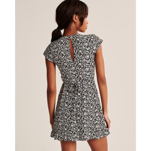 Abercrombie & Fitch Tie-Front Mini Dress Floral Black & White Womens Size Large - Picture 2 of 8